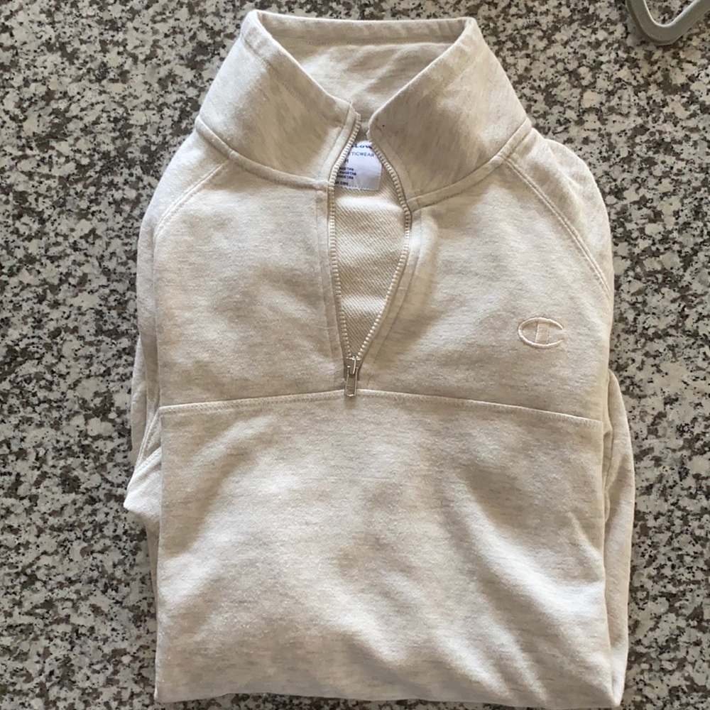 Champion stone white women’s half sip- SIZE S